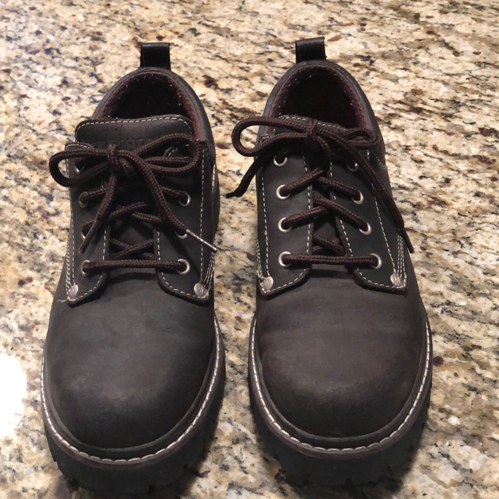 Women’s size 9 Skechers.